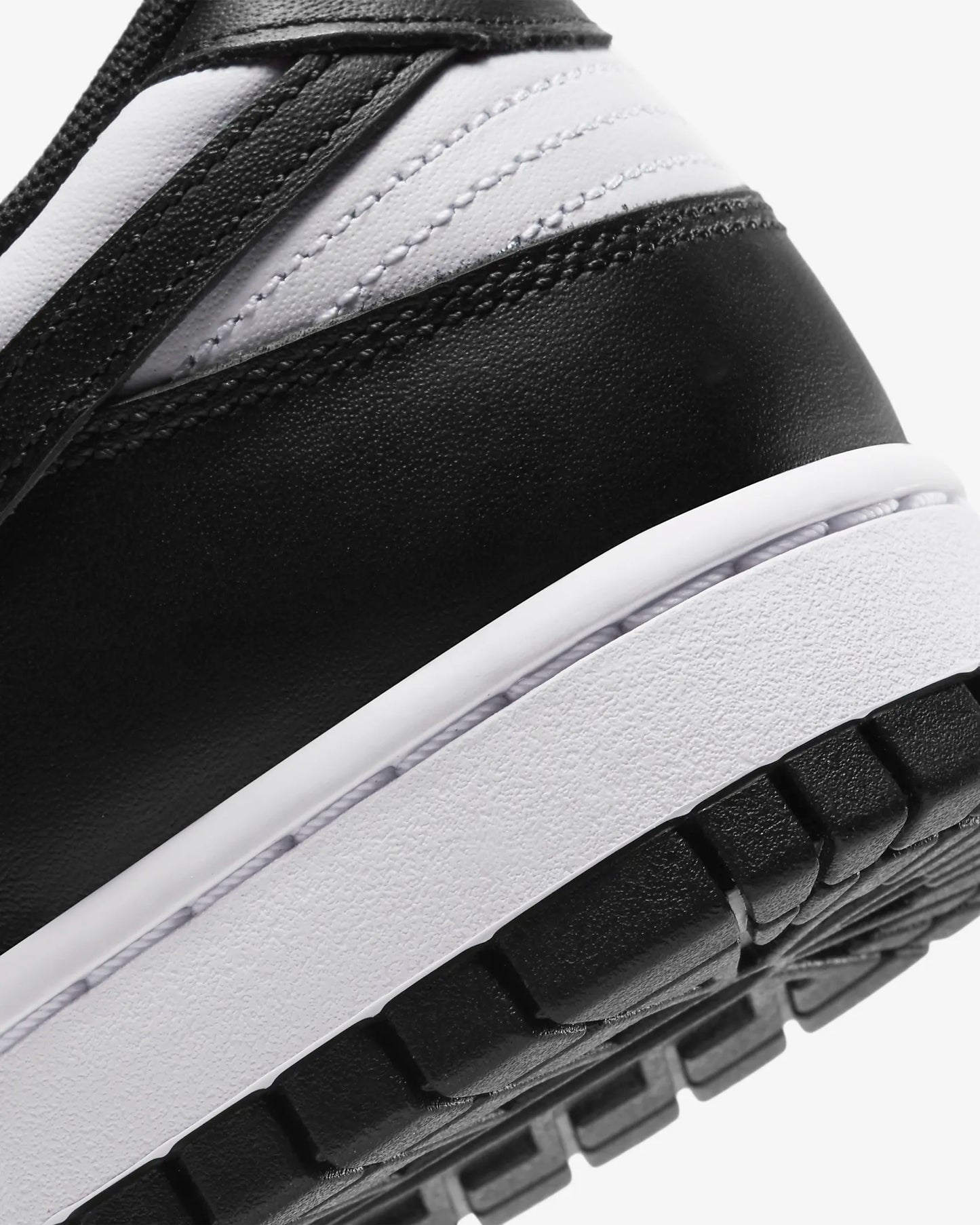 Nike Dunk Low Retro Black & White (Panda)