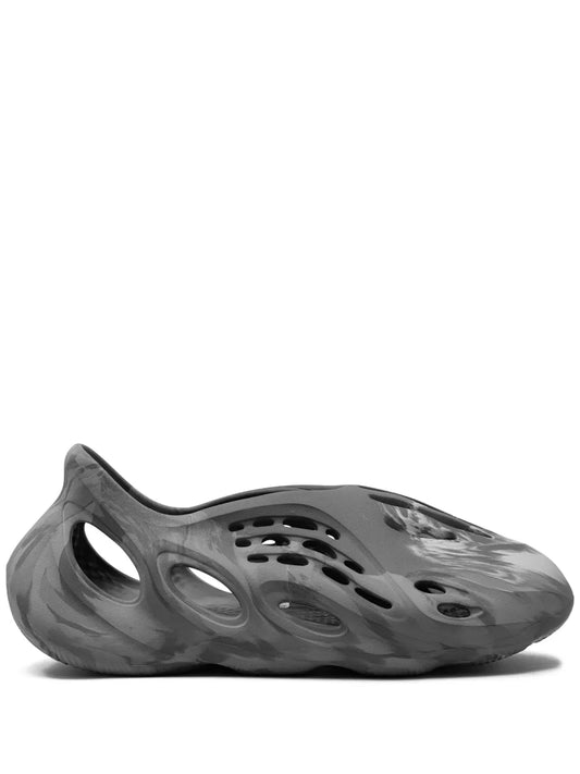 Yeezy Foam Runner cut-out