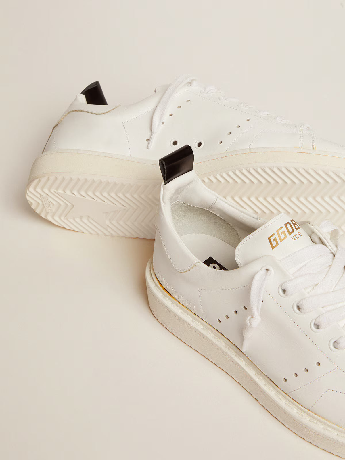 Golden Goose Starter in leather with star printed on the heel