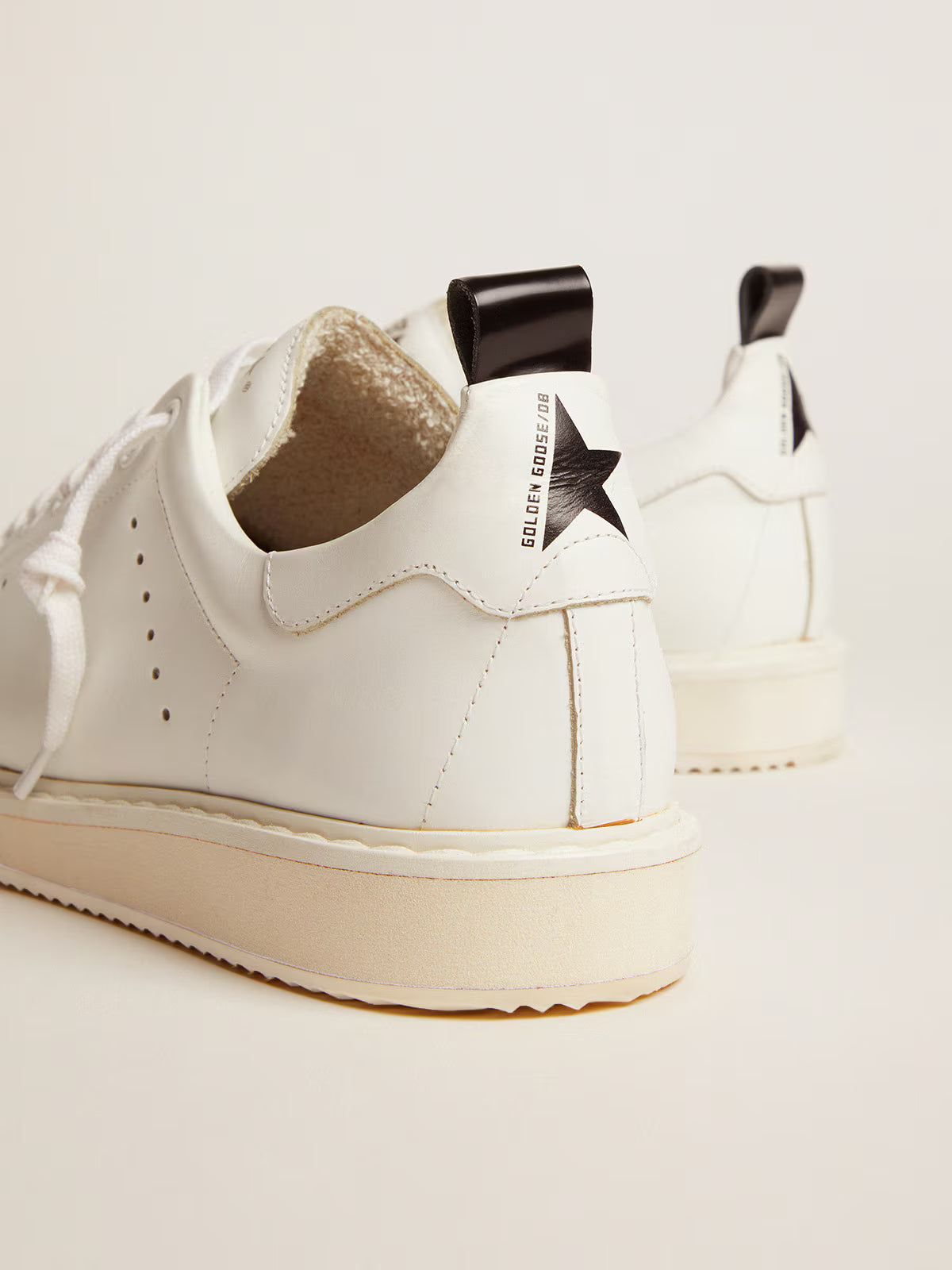 Golden Goose Starter in leather with star printed on the heel