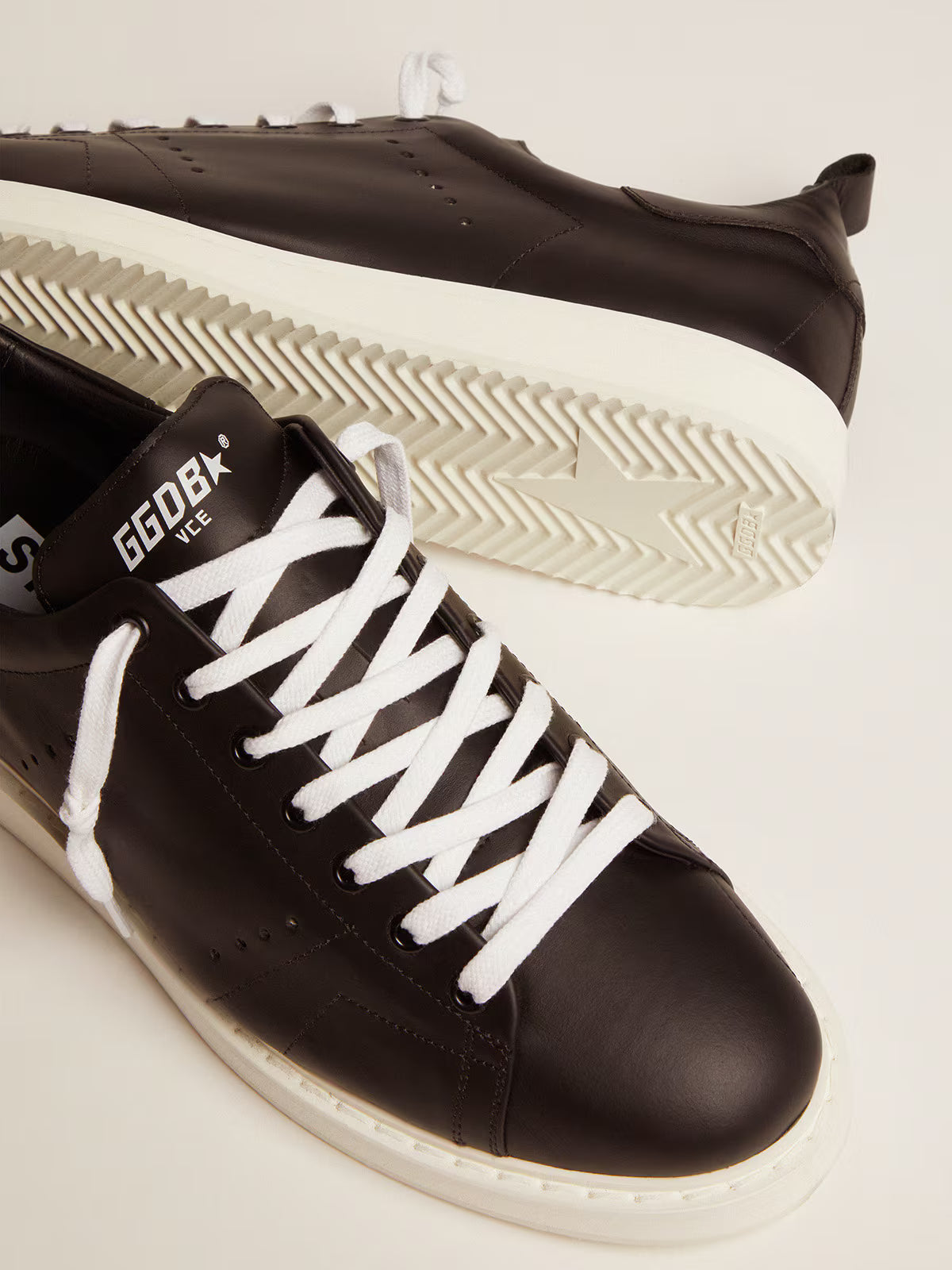 Golden Goose Starter in brown leather with star printed on the heel