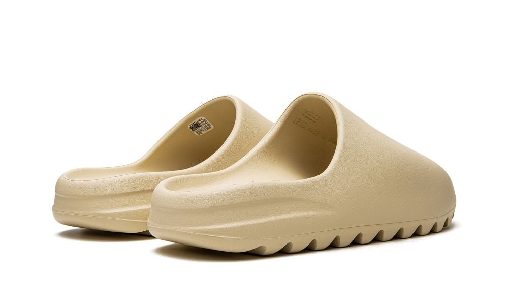 Yeezy Slides «Bone (2022 Restock)»