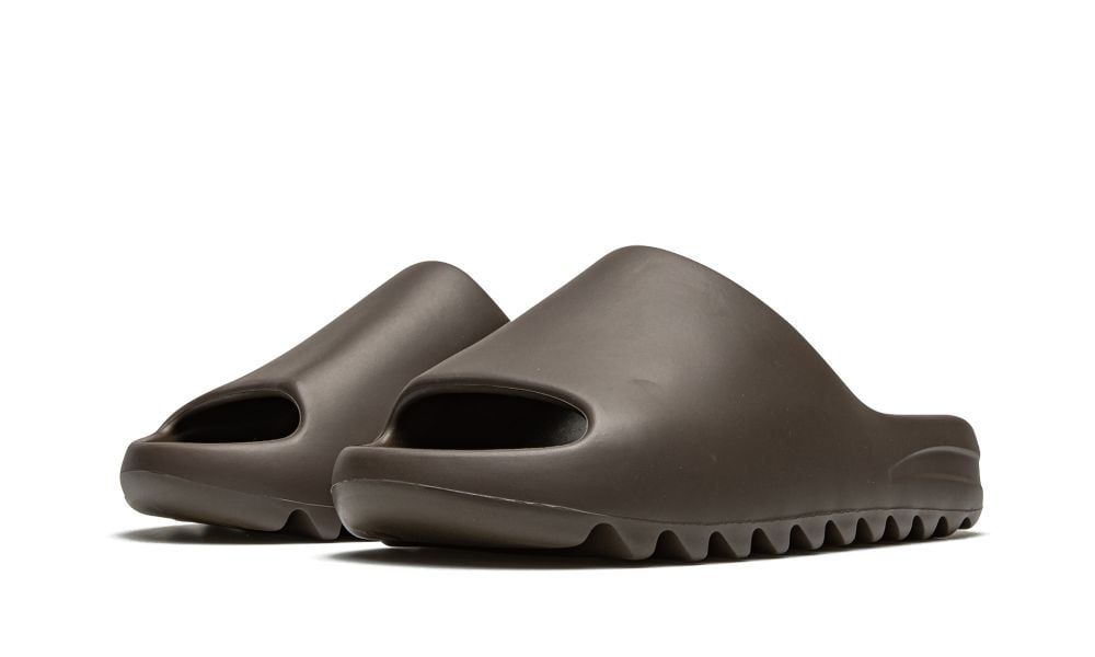 Yeezy Slides «Soot 2021»