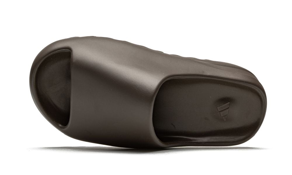 Yeezy Slides «Soot 2021»